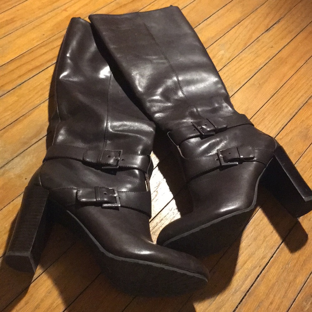 Mid calf Nine West stacked heel boot